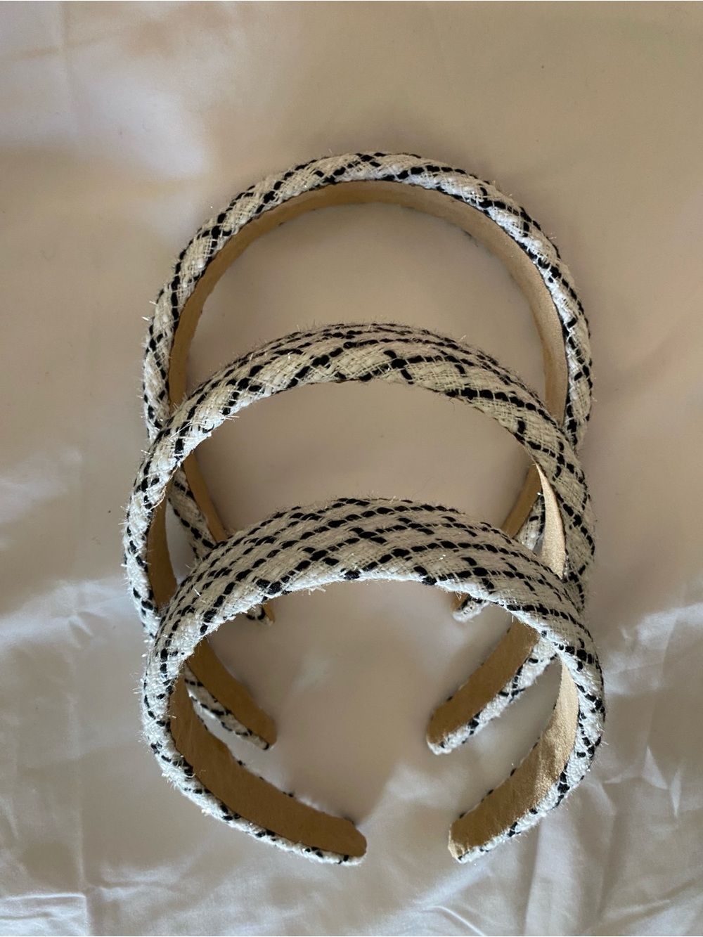 1-Headband Claire's White and Black